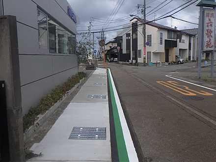 一）近岡諸江線　県単道路特別整備（ほっとあんしん歩行空間整備）工事