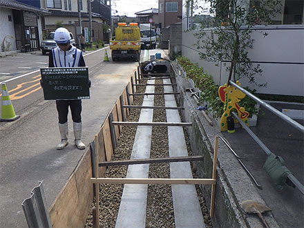 一）近岡諸江線　県単道路特別整備（ほっとあんしん歩行空間整備）工事