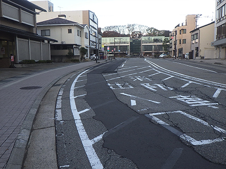 兼六元町ほか１町地内ガス管改良工事（22044）②